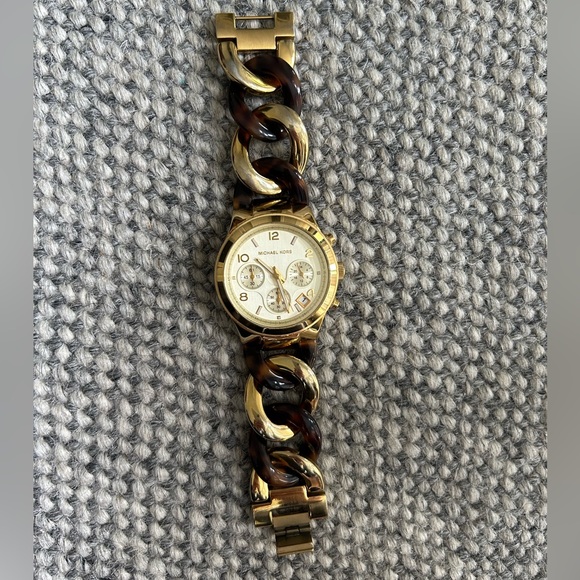 Michael Kors Runway Twist Watch - Picture 3 of 8